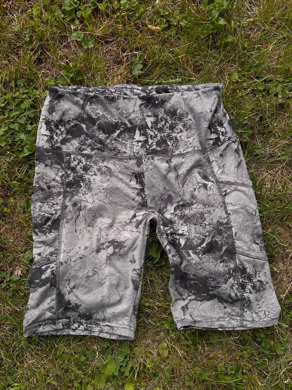 Women's Marble-Print High-Waist Athletic Shorts with Pockets - Grey & Black